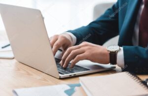 Ministrul Sănătății anunță digitalizarea completă a sistemului medical close-up partial view of businessman using laptop at workplace