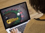 Diferența dintre casino online și cel clasic: ce trebuie să știți înainte să alegeți