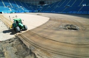 Șantier pe arena din Craiova. Se înlocuiesc gazonul, drenajul și instalația de încălzire