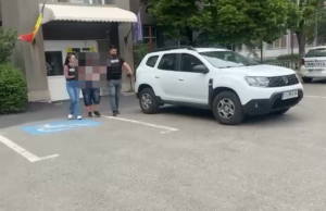 Bărbat cercetat de polițiști pentru coruperea sexuală a minorilor și ultraj contra bunelor moravuri, reținut